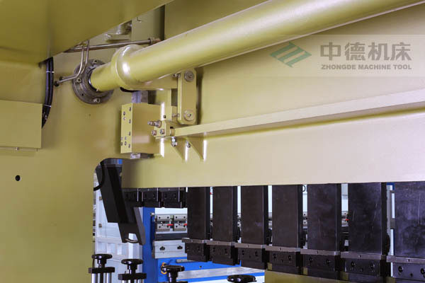 ZDPK-10032配有中德公司最新型扭軸同步裝置，強(qiáng)度高，能調(diào)節(jié)，專利技術(shù)